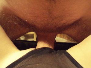 Женщина ласкает себя раздвигая на камеру ноги. Эскиз 29