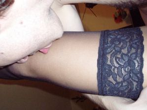 Женщина ласкает себя раздвигая на камеру ноги. Эскиз 37