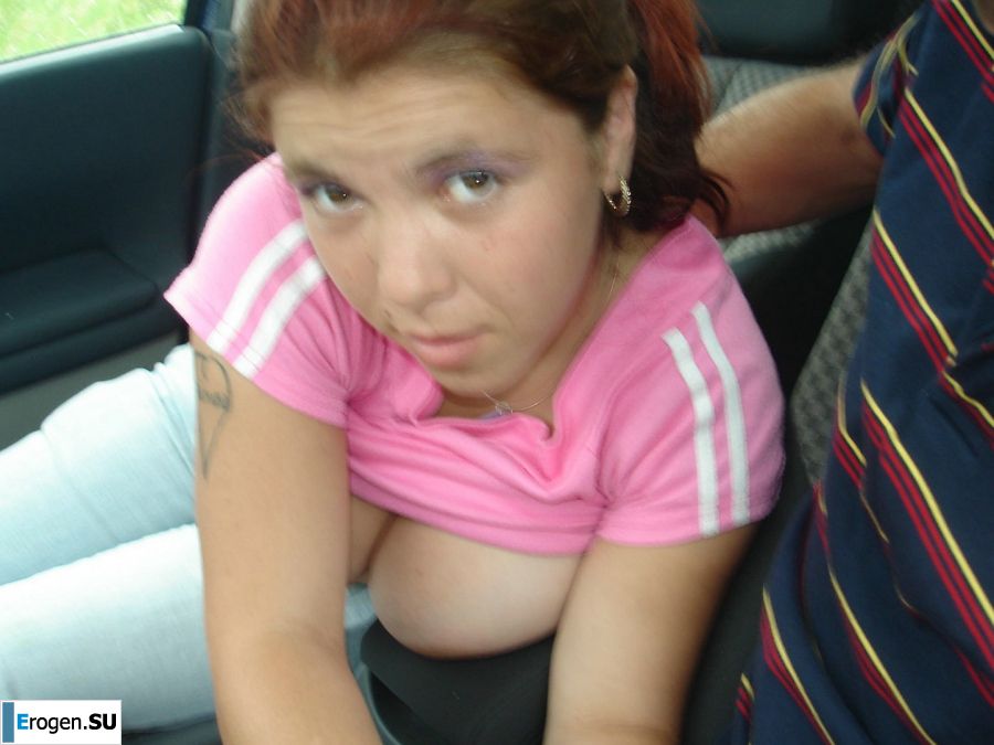 An appetizing busty chick took off her blouse and jeans in a car. Photo 14