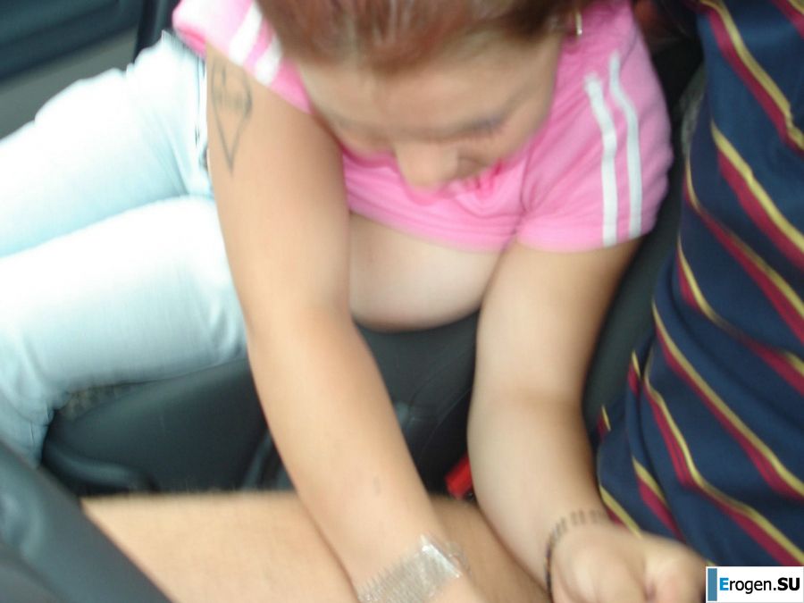 An appetizing busty chick took off her blouse and jeans in a car. Photo 15