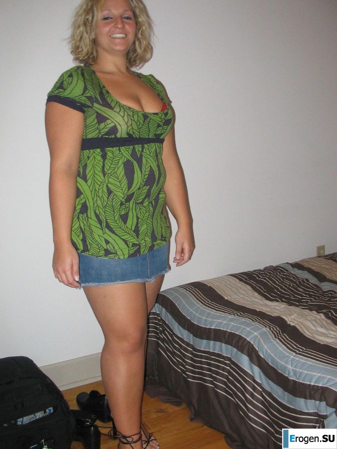 Блондинка с пышными формами показала мужику сиськи и не только. Фото 13