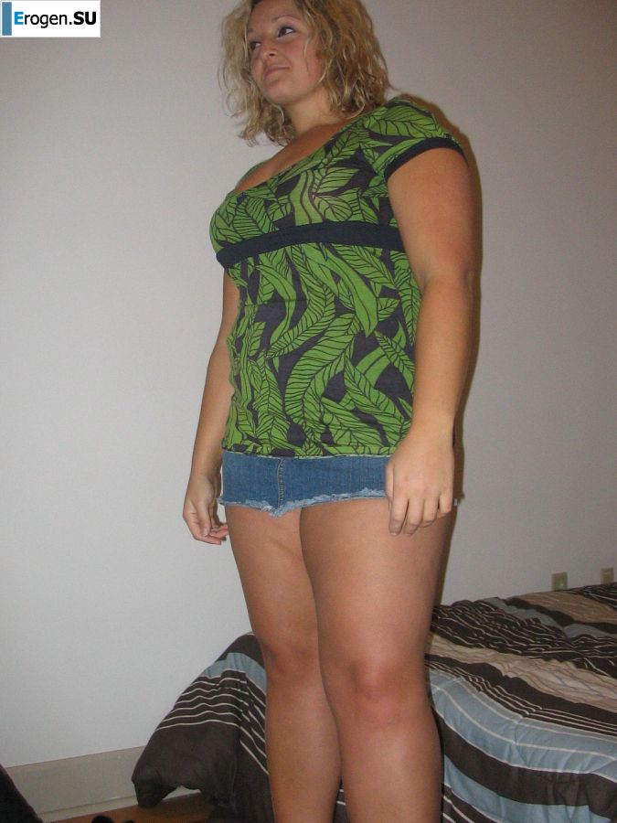 Блондинка с пышными формами показала мужику сиськи и не только. Фото 14