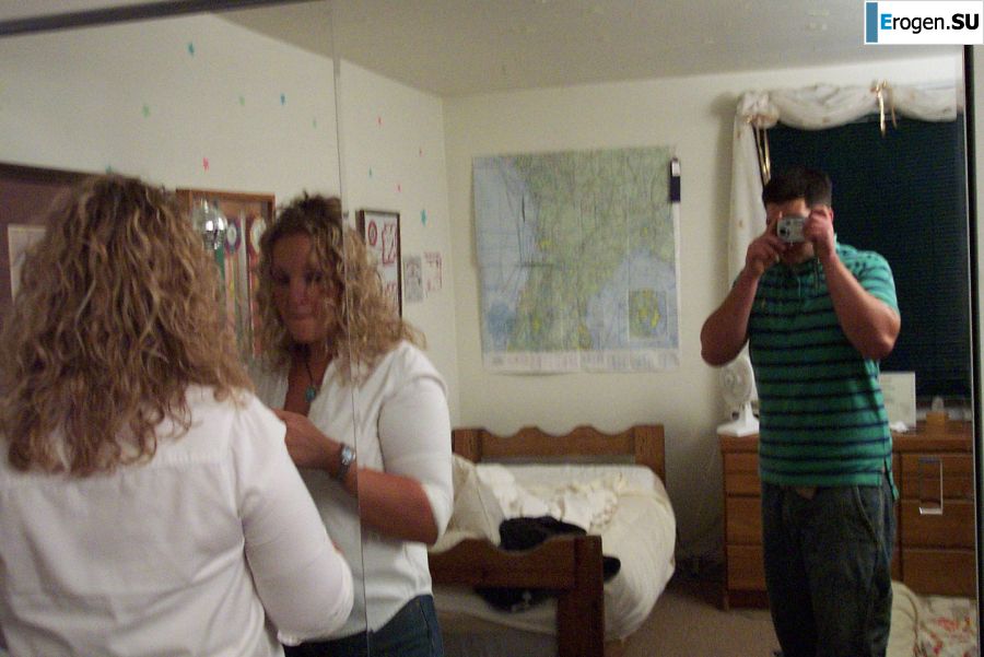 Блондинка с пышными формами показала мужику сиськи и не только. Фото 36