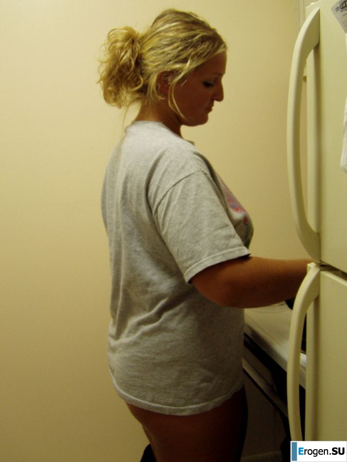 Блондинка с пышными формами показала мужику сиськи и не только. Фото 37