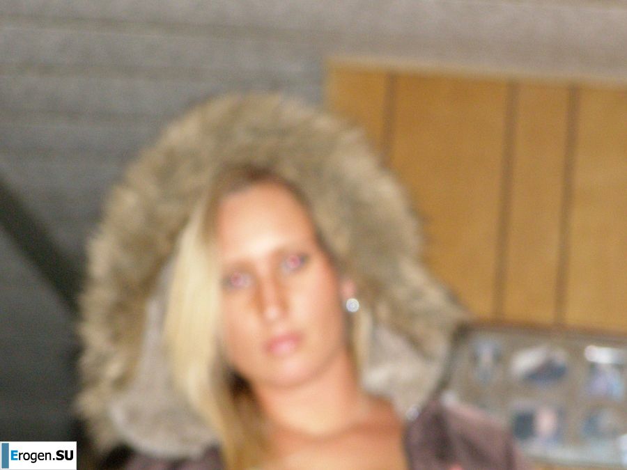 Блондинка в розовых трусиках выпила и раздвинула ноги в биллиардном клубе. Часть 2. Фото 23