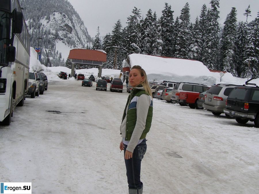 Блондинка в розовых трусиках выпила и раздвинула ноги в биллиардном клубе. Часть 2. Фото 3