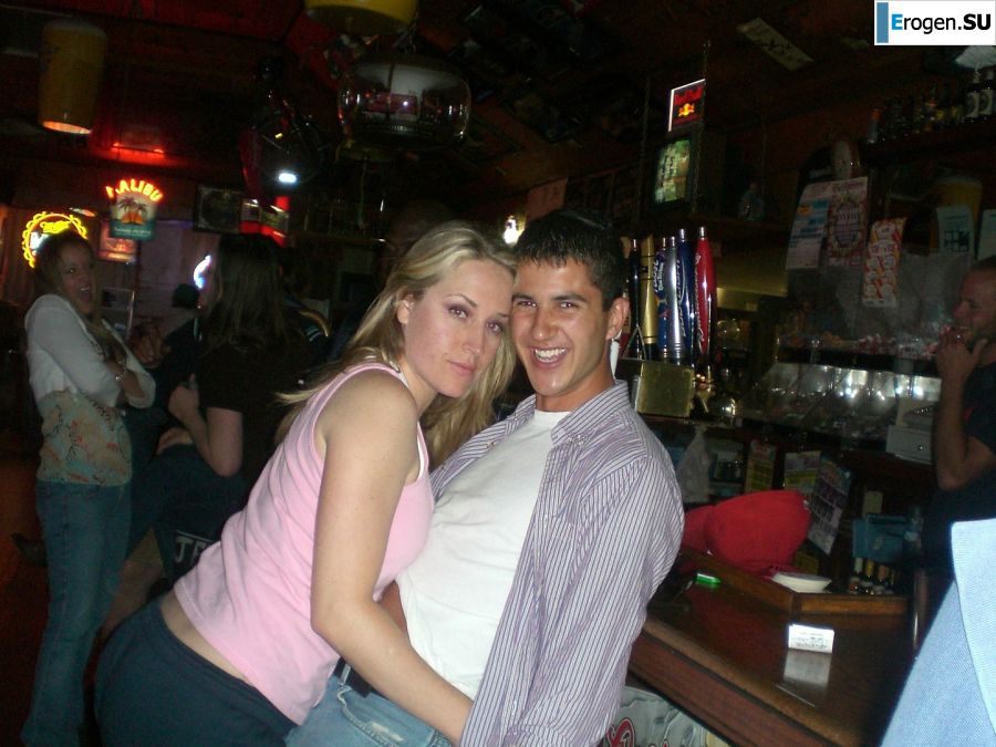 Блондинка в розовых трусиках выпила и раздвинула ноги в биллиардном клубе. Часть 2. Фото 34