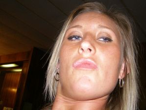 Блондинка в розовых трусиках выпила и раздвинула ноги в биллиардном клубе. Часть 2. Эскиз 21