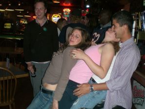 Блондинка в розовых трусиках выпила и раздвинула ноги в биллиардном клубе. Часть 2. Эскиз 35