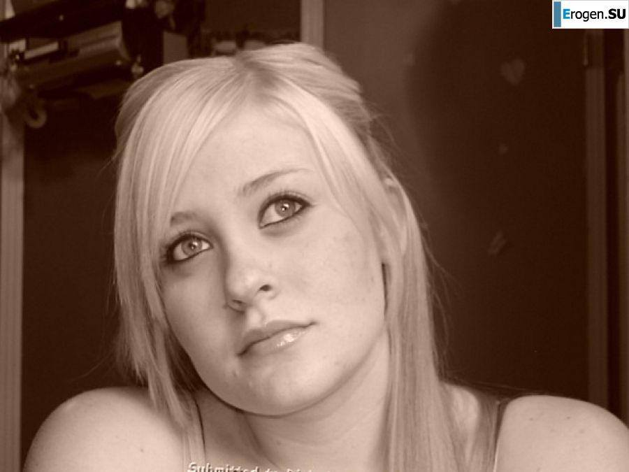 Appetizing blonde with lush hips took off her dress. Photo 11