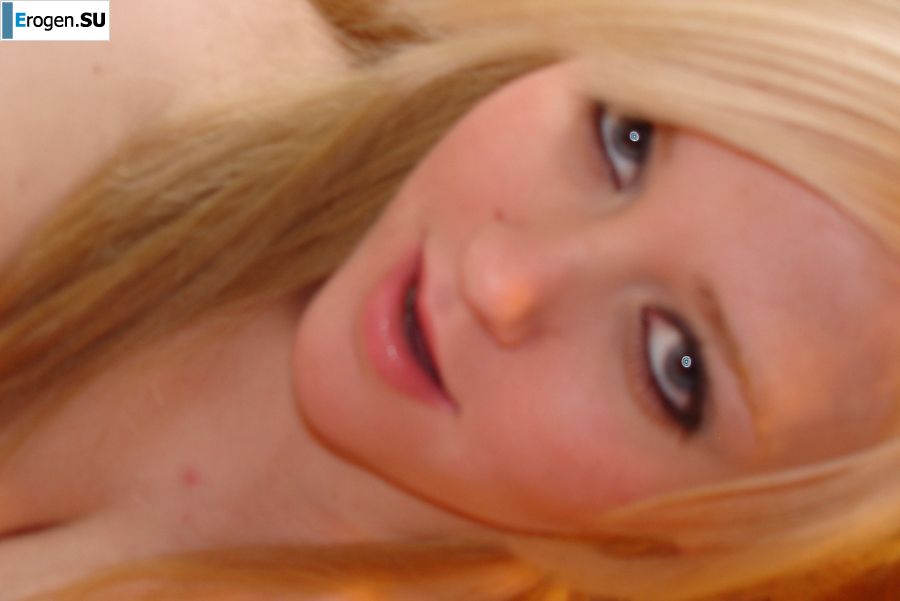 Appetizing blonde with lush hips took off her dress. Photo 12