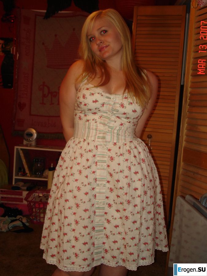 Appetizing blonde with lush hips took off her dress. Photo 13