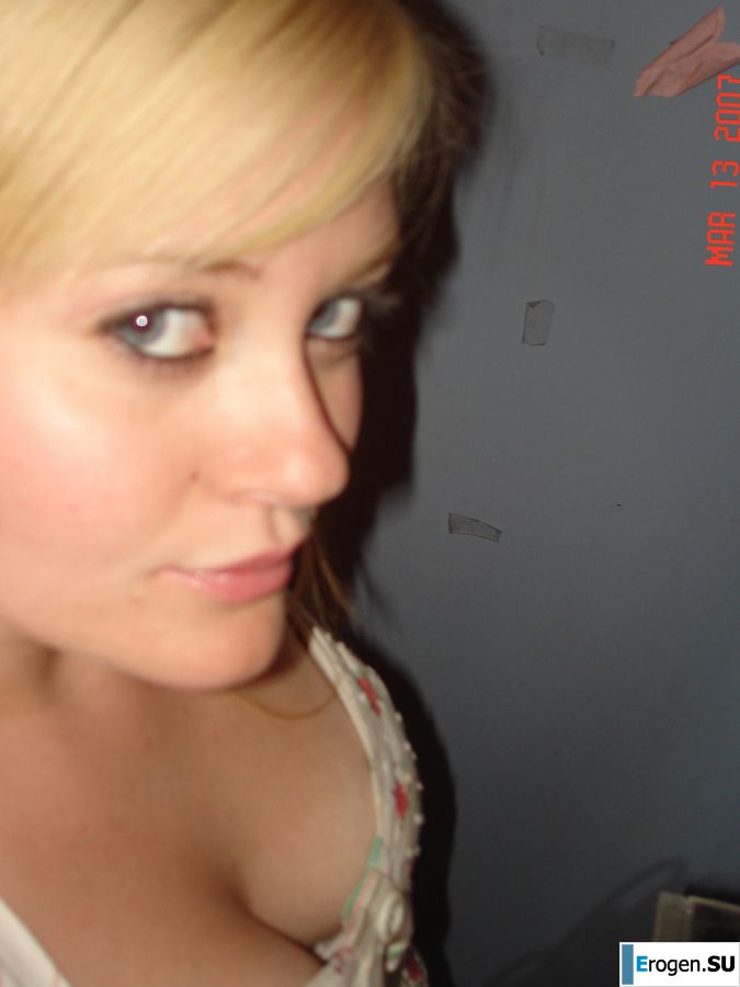 Appetizing blonde with lush hips took off her dress. Photo 17