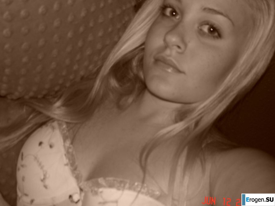 Appetizing blonde with lush hips took off her dress. Photo 51