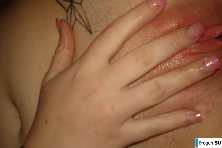 Appetizing blonde with lush hips took off her dress. Photo 6