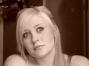 Appetizing blonde with lush hips took off her dress. Thumb 11