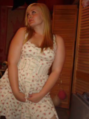 Appetizing blonde with lush hips took off her dress. Thumb 15