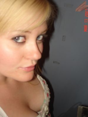 Appetizing blonde with lush hips took off her dress. Thumb 17