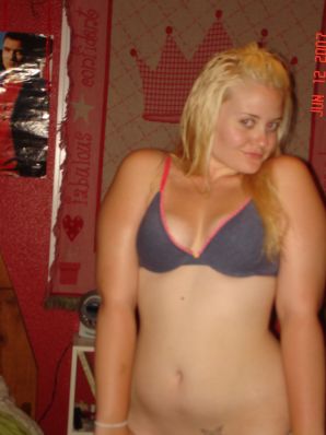 Appetizing blonde with lush hips took off her dress. Thumb 43