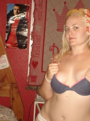 Appetizing blonde with lush hips took off her dress. Thumb 44