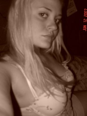 Appetizing blonde with lush hips took off her dress. Thumb 50