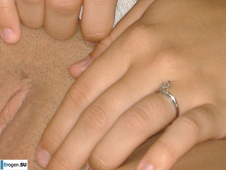 Chick spreads her legs and becomes cancer in the bath in front of her boyfriend. Photo 8