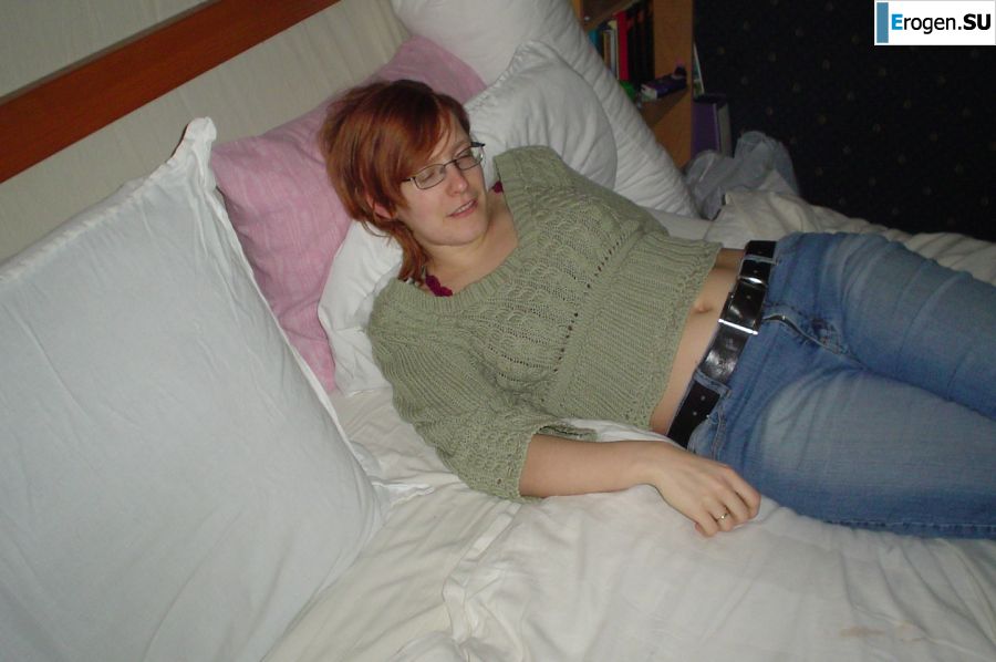 A red-haired student with glasses spread her legs in lace stockings and showed a pussy. Part 2. Photo 29