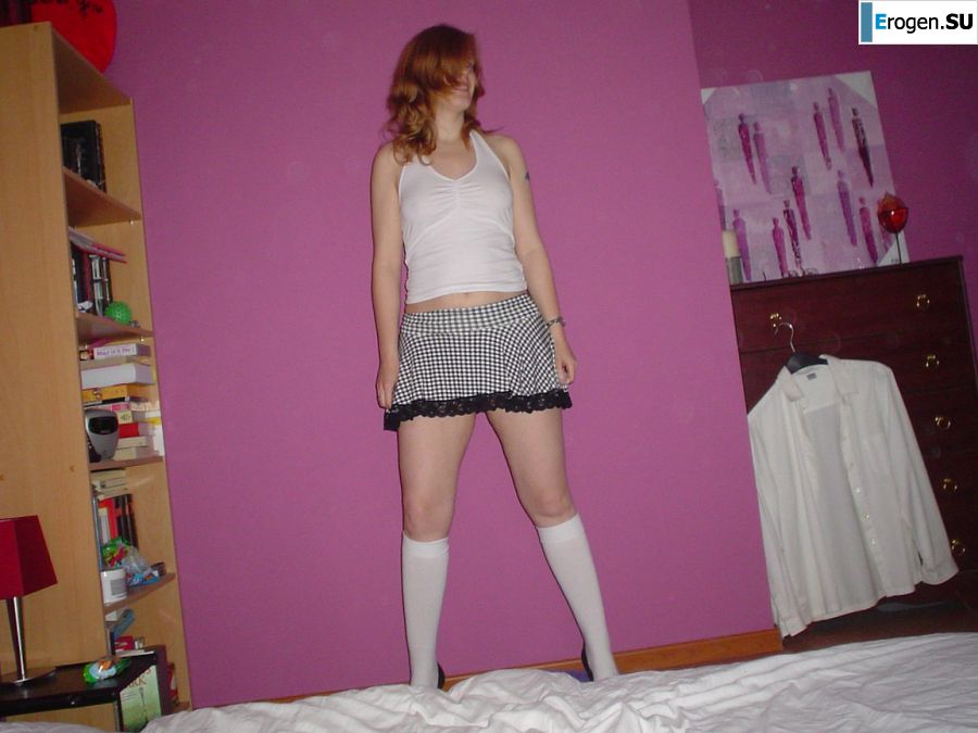 A red-haired student with glasses spread her legs in lace stockings and showed a pussy. Part 2. Photo 31