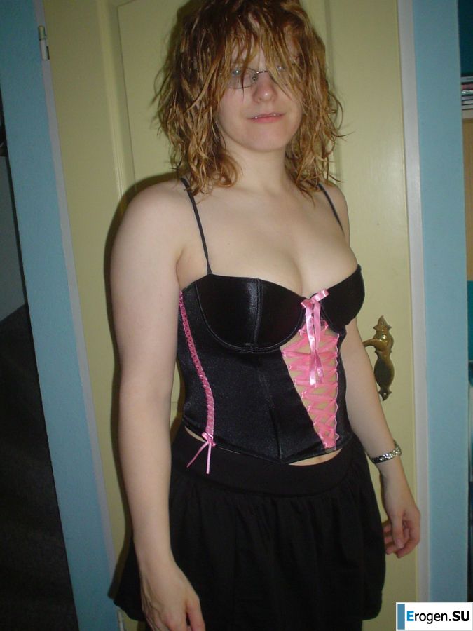 A red-haired student with glasses spread her legs in lace stockings and showed a pussy. Part 2. Photo 50