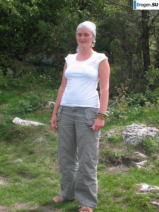 Молодая студентка на даче оголяется по просьбе парня. Фото 20