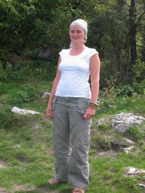 Молодая студентка на даче оголяется по просьбе парня. Эскиз 20