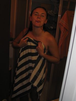 Молодая студентка на даче оголяется по просьбе парня. Эскиз 4