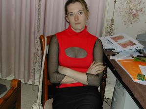 A blonde with a thin waist poses in front of her husband in the car and at home. Thumb 10