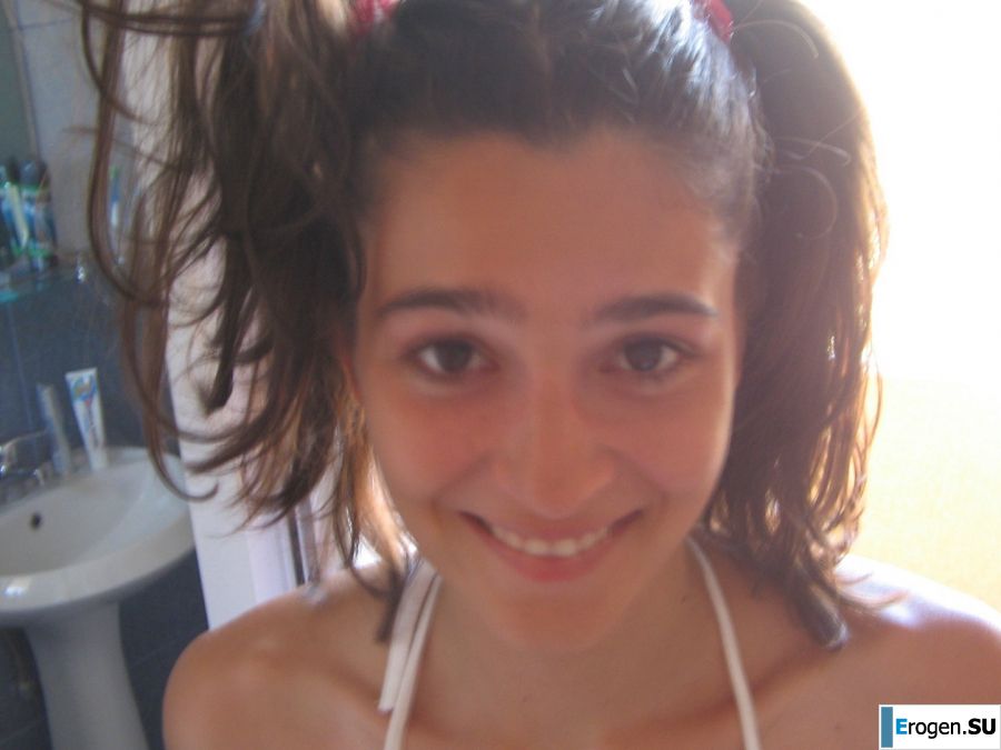 Seductive Latina poses naked on vacation in front of a guy. Part 2. Photo 12