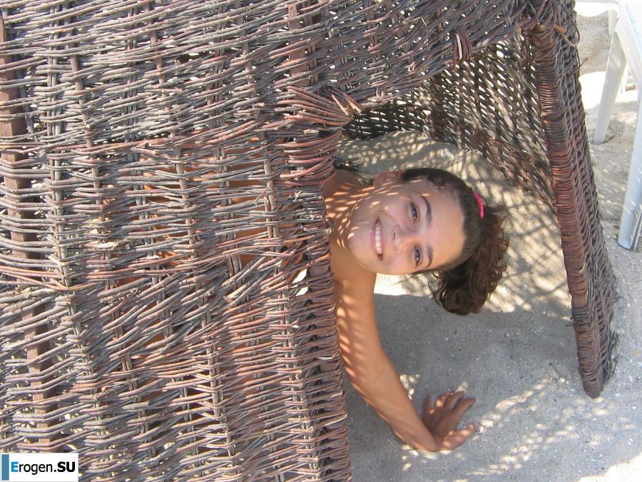 Seductive Latina poses naked on vacation in front of a guy. Part 2. Photo 31