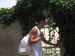 Seductive Latina poses naked on vacation in front of a guy. Part 2. Thumb 16