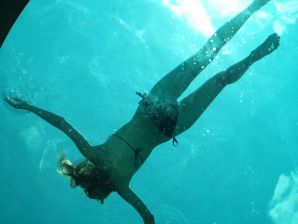 Женщина ласкает себя раздвигая на камеру ноги. Часть 2. Эскиз 12