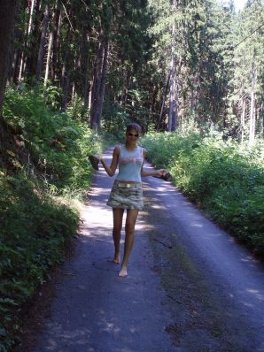 Женщина ласкает себя раздвигая на камеру ноги. Часть 2. Эскиз 14