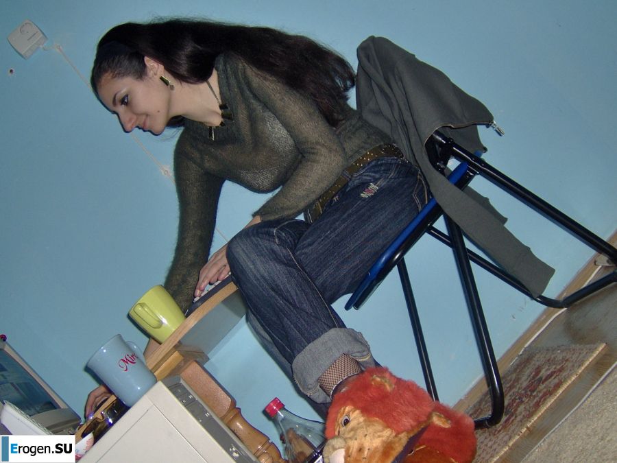 Oriental beauty shows the ass in clothes and without. Photo 13