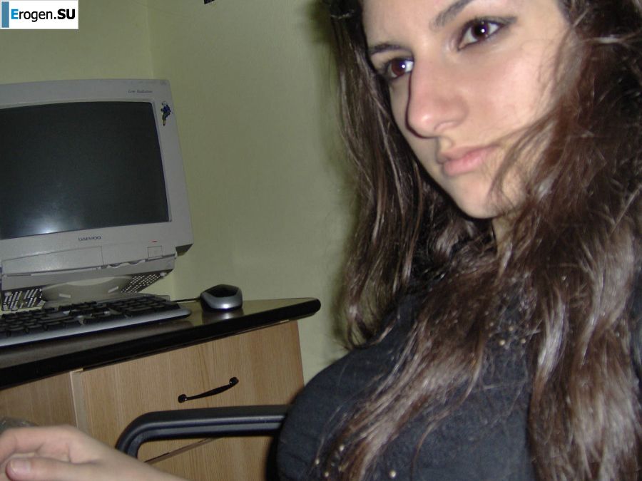 Oriental beauty shows the ass in clothes and without. Photo 16