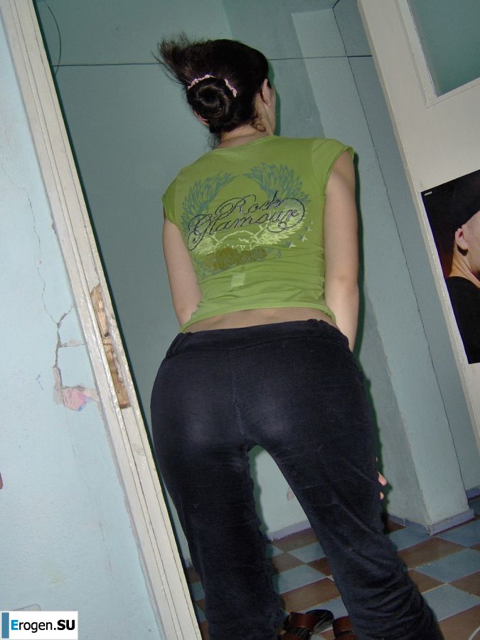 Oriental beauty shows the ass in clothes and without. Photo 20