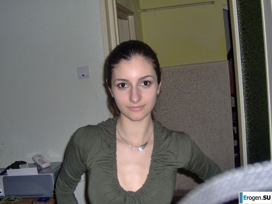 Oriental beauty shows the ass in clothes and without. Photo 25