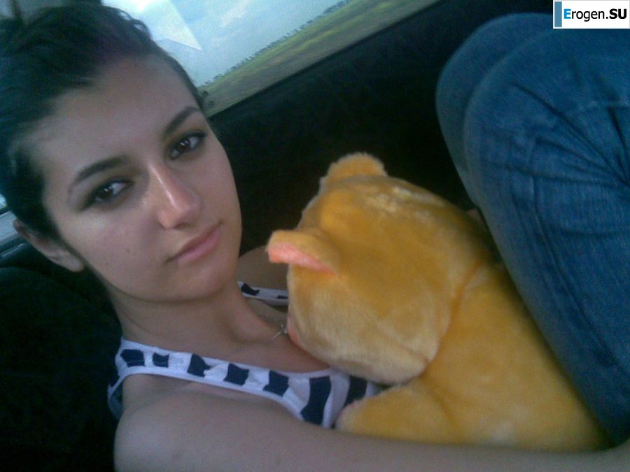 Oriental beauty shows the ass in clothes and without. Photo 5