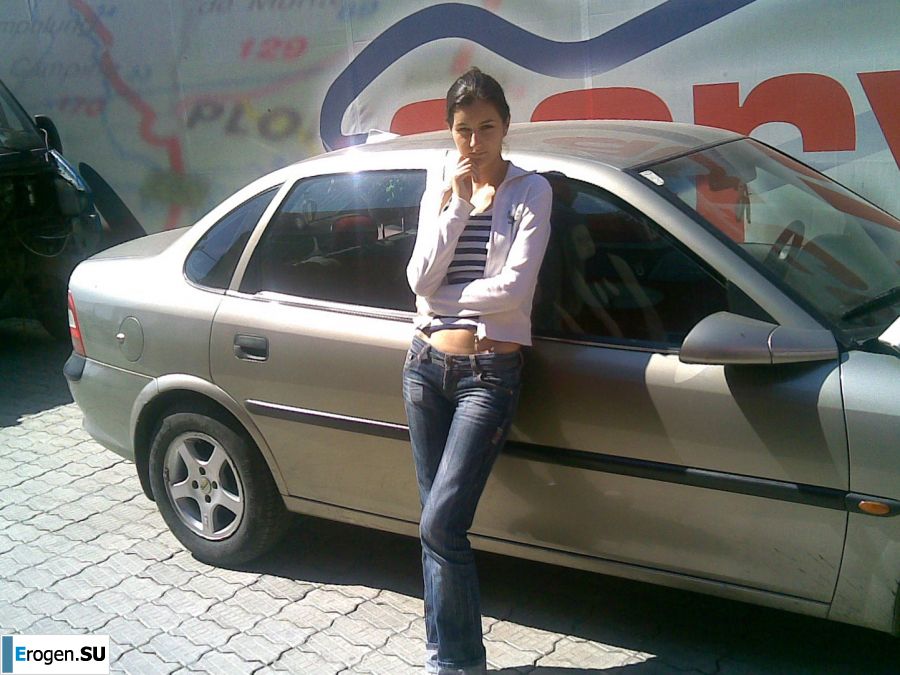 Oriental beauty shows the ass in clothes and without. Photo 6