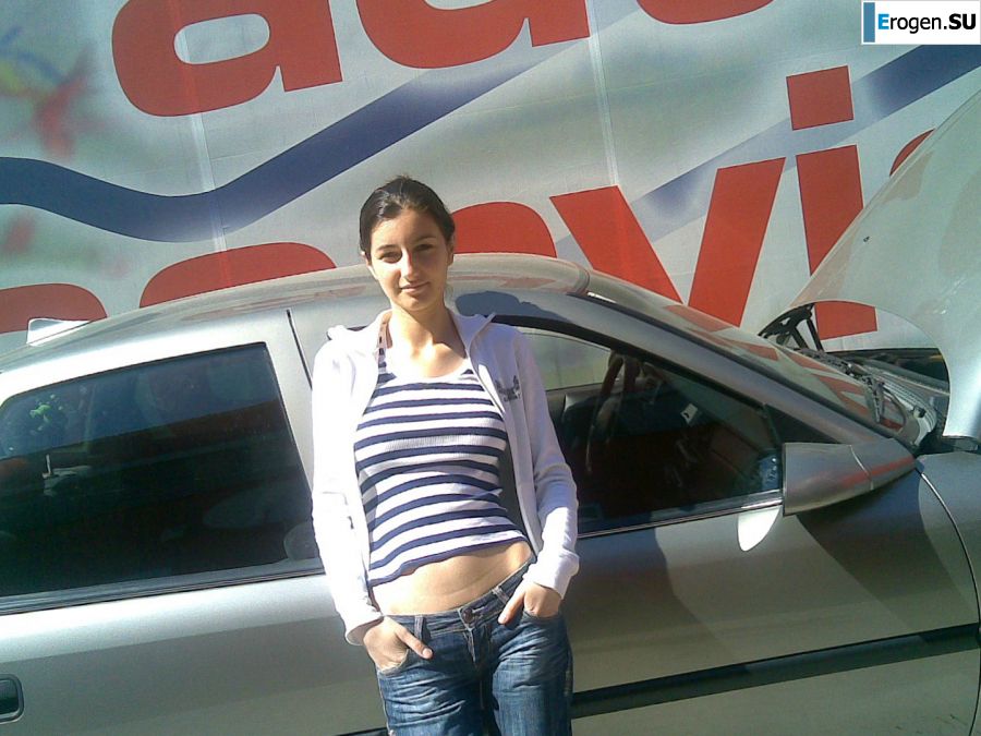 Oriental beauty shows the ass in clothes and without. Photo 7