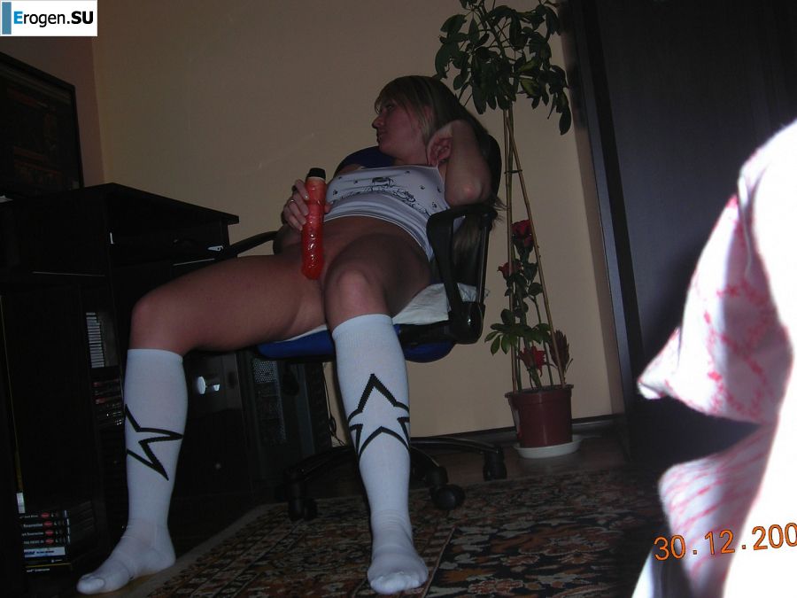 Appetizing blonde masturbates in front of the computer. Photo 27