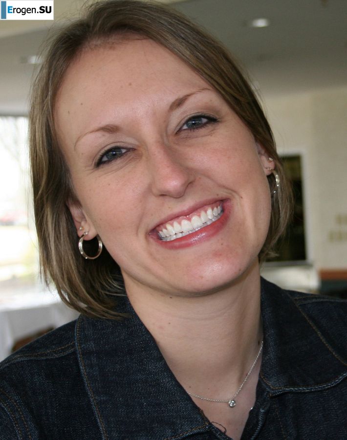 The young wife undressed and showed her fluffy and small tits. Photo 20