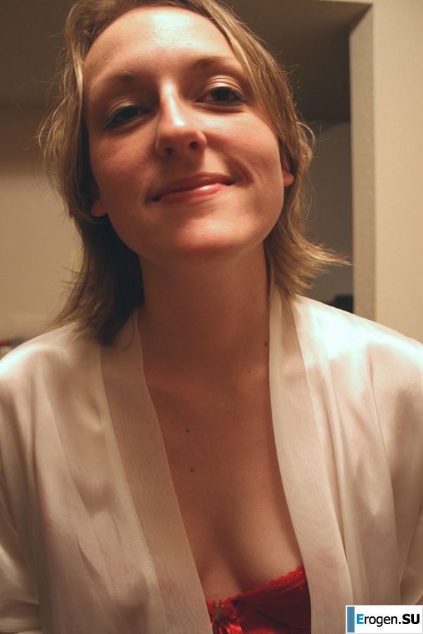 The young wife undressed and showed her fluffy and small tits. Photo 27