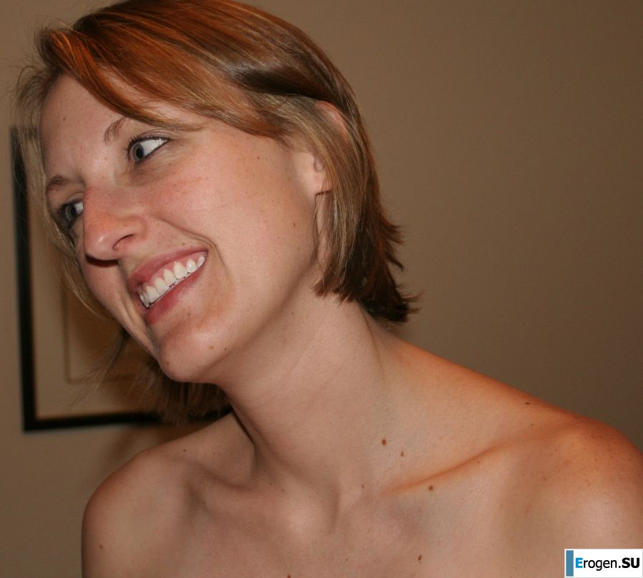 The young wife undressed and showed her fluffy and small tits. Photo 36