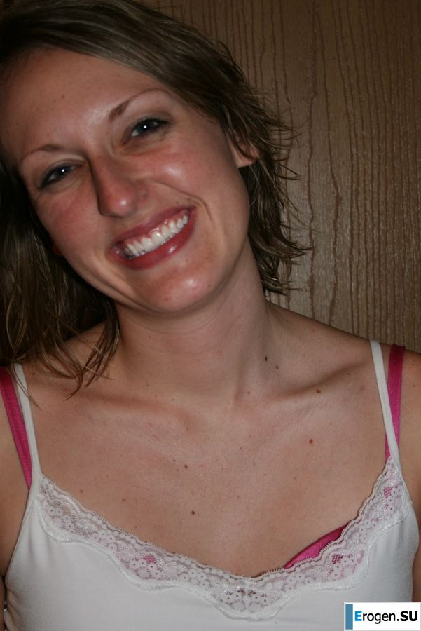 The young wife undressed and showed her fluffy and small tits. Photo 38